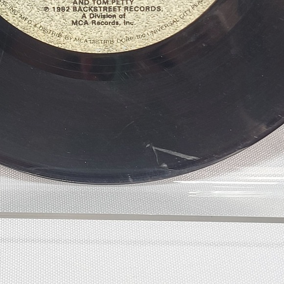 45 Record Tom Petty & The Heartbreakers You Got Lucky/Between Two Worlds Accept. - Picture 6 of 6